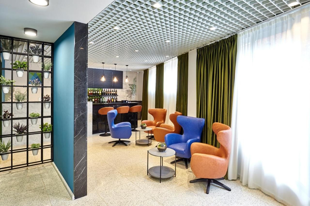 Отель Graphica Tbilisi Hotel Тбилиси-12