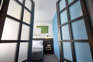 Отель Graphica Tbilisi Hotel Тбилиси Двухместный номер Делюкс с 1 кроватью и балконом-1